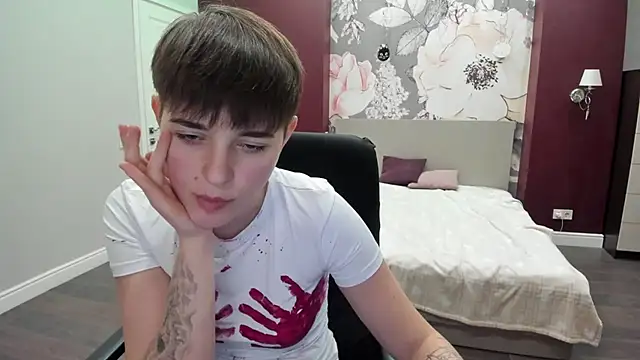 Snapshot of EmiliaYours chatting on 11-03-25, 02:40 EmiliaYours online show from 11-03-25, 02:40