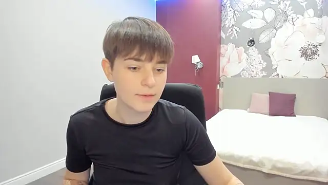 Snapshot of EmiliaYours chatting on 11-21-25, 02:38 EmiliaYours online show from 11-21-25, 02:38