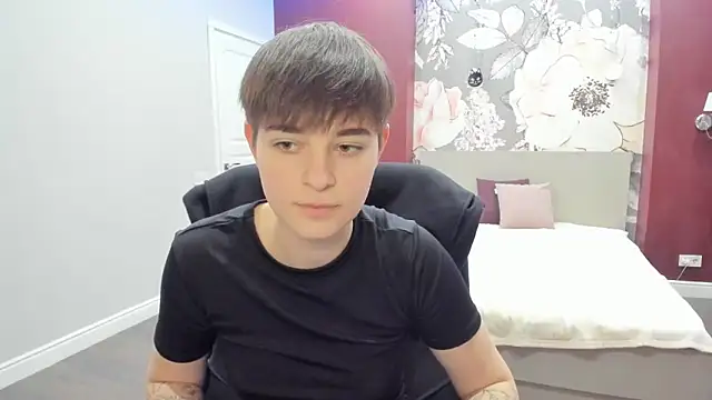 Snapshot of EmiliaYours chatting on 11-25-25, 03:01 EmiliaYours online show from 11-25-25, 03:01