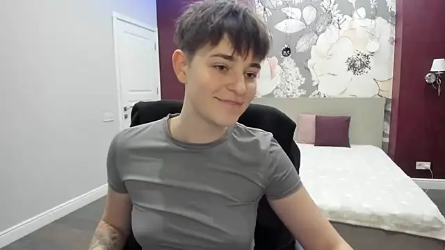 Snapshot of EmiliaYours chatting on 11-29-25, 02:53 EmiliaYours online show from 11-29-25, 02:53