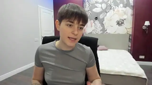 Snapshot of EmiliaYours chatting on 12-18-25, 03:29 EmiliaYours online show from 12-18-25, 03:29