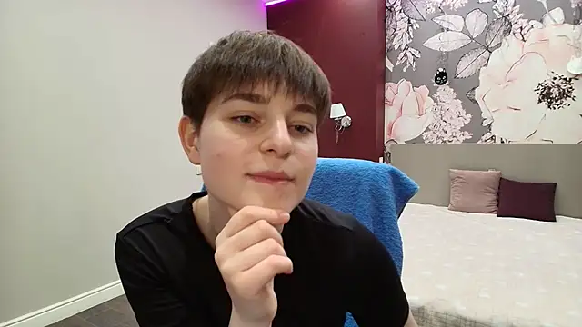 EmiliaYours online show from 03-30-26, 02:18