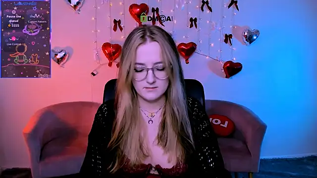 Snapshot of luna_berryy chatting on 02-24-26, 08:18 luna berryy online show from 02-24-26, 08:18