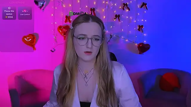 luna berryy online show from 04-24-26, 07:38