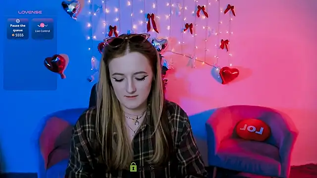 luna berryy online show from 04-28-26, 02:38