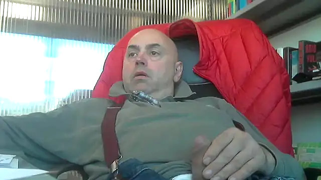 Snapshot of pantomax chatting on 12-15-24, 09:56 pantomax online show from 12-15-24, 09:56