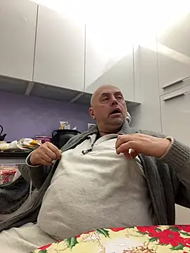 Snapshot of pantomax chatting on 12-17-24, 04:43 pantomax online show from 12-17-24, 04:43