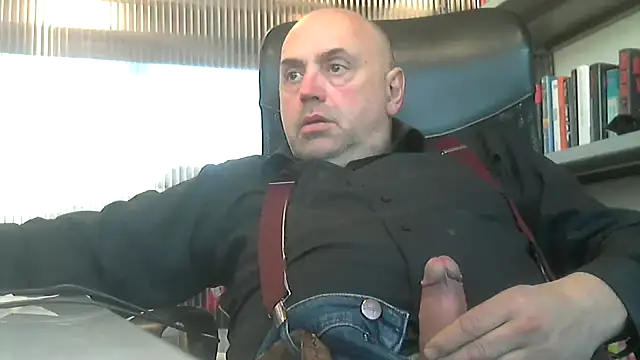 Snapshot of pantomax chatting on 12-27-24, 11:28 pantomax online show from 12-27-24, 11:28