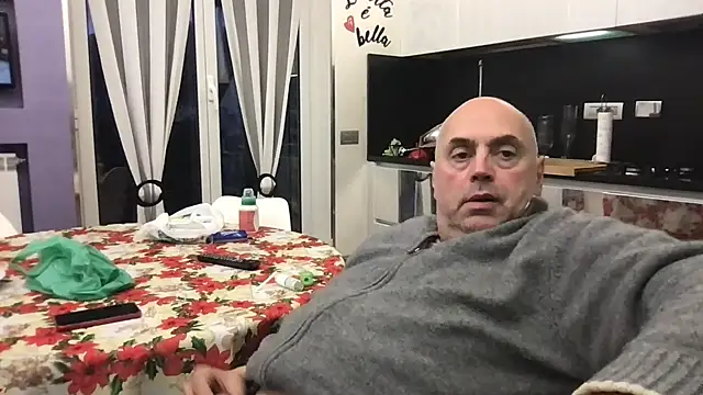 Snapshot of pantomax chatting on 12-30-24, 03:57 pantomax online show from 12-30-24, 03:57