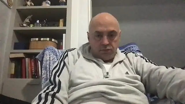 Snapshot of pantomax chatting on 01-04-25, 08:17 pantomax online show from 01-04-25, 08:17