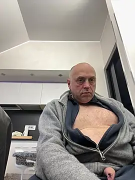 Snapshot of pantomax chatting on 02-14-25, 03:58 pantomax online show from 02-14-25, 03:58