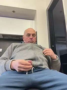 Snapshot of pantomax chatting on 02-18-25, 01:44 pantomax online show from 02-18-25, 01:44