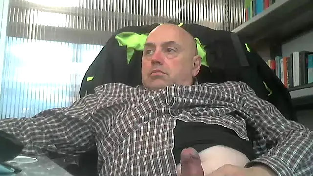 Snapshot of pantomax chatting on 03-09-25, 10:08 pantomax online show from 03-09-25, 10:08