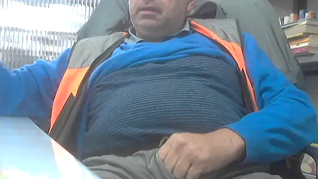 Snapshot of pantomax chatting on 09-30-25, 11:21 pantomax online show from 09-30-25, 11:21