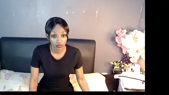 Snapshot of Ebonypreciousx chatting on 10-22-25, 06:18 Ebonypreciousx online show from 10-22-25, 06:18