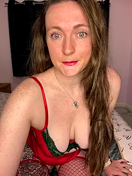 Snapshot of BustyBonnieUK chatting on 12-18-25, 10:43 BustyBonnieUK online show from 12-18-25, 10:43