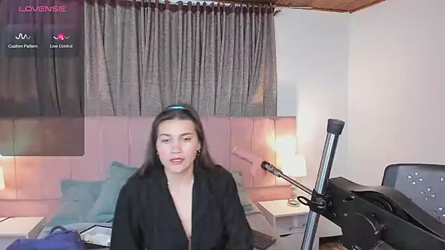 Snapshot of aurora_divine chatting on 03-20-25, 07:14 aurora divine online show from 03-20-25, 07:14