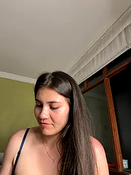 Snapshot of aurora_divine chatting on 09-22-25, 11:40 aurora divine online show from 09-22-25, 11:40