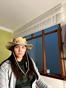 Snapshot of aurora_divine chatting on 09-26-25, 10:47 aurora divine online show from 09-26-25, 10:47