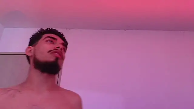 Snapshot of hummerevv chatting on 10-17-25, 08:33 hummerevv online show from 10-17-25, 08:33