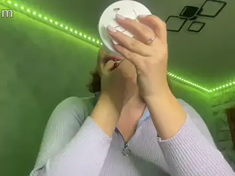 Thalia  Star online show from 12-22-24, 05:21