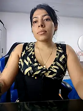 Snapshot of Caro_kitty- chatting on 12-19-25, 03:08 Caro kitty- online show from 12-19-25, 03:08