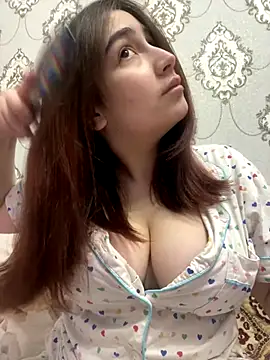 Snapshot of StormBeverly chatting on 12-16-25, 01:16 StormBeverly online show from 12-16-25, 01:16