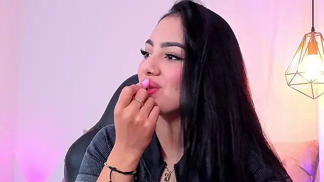 Snapshot of mallie_quinn chatting on 12-20-24, 01:11 mallie quinn online show from 12-20-24, 01:11