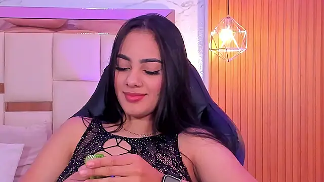 Snapshot of mallie_quinn chatting on 01-14-25, 04:08 mallie quinn online show from 01-14-25, 04:08