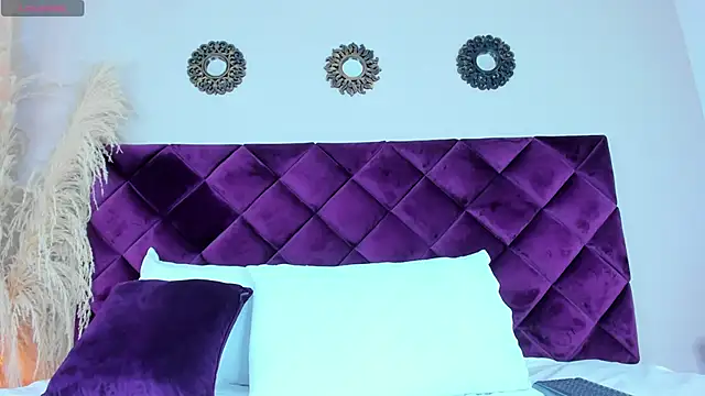 KendralHolson online show from 01-04-25, 07:45