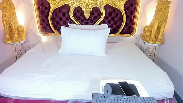 KendralHolson online show from 10-19-25, 04:35