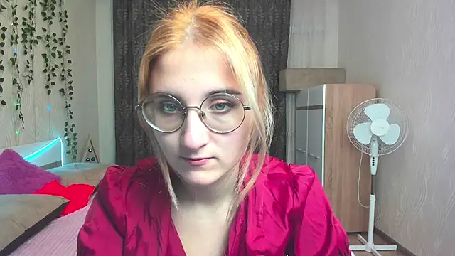 Miss Elsa  online show from 12-12-24, 02:48