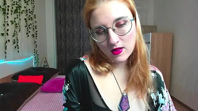 Miss Elsa  online show from 12-18-24, 02:53