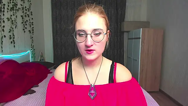 Miss Elsa  online show from 12-19-24, 03:07