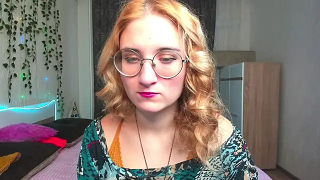 Miss Elsa  online show from 12-20-24, 03:36