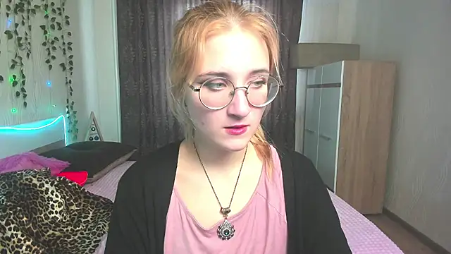 Miss Elsa  online show from 12-22-24, 07:11