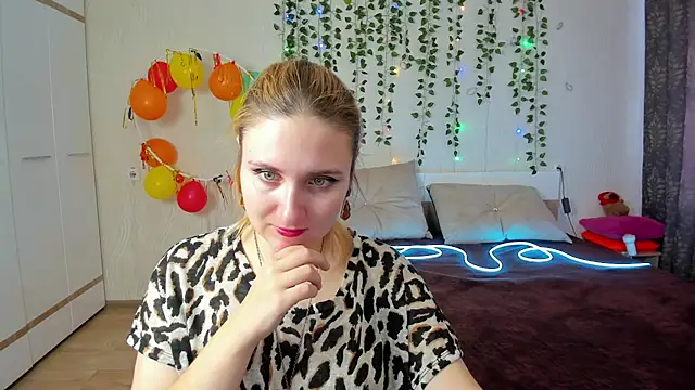 Miss Elsa  online show from 03-17-25, 03:57