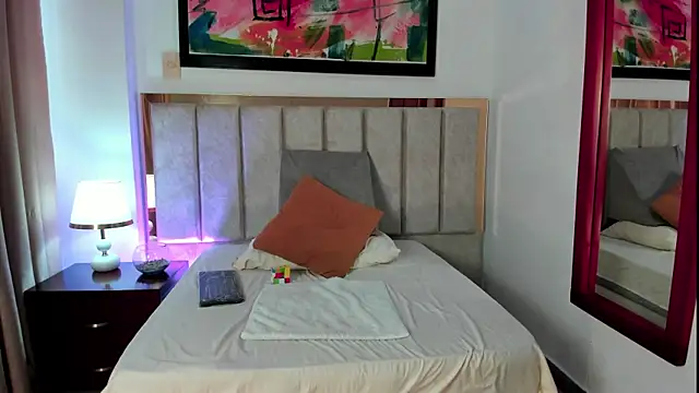 AntonellaHall  online show from 01-31-25, 12:07