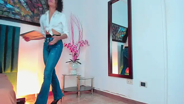 AntonellaHall  online show from 03-22-25, 09:42