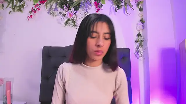 Snapshot of Alyssa_jones chatting on 01-14-25, 10:17 Alyssa jones online show from 01-14-25, 10:17