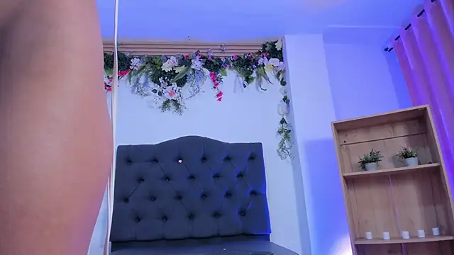 Snapshot of Alyssa_jones chatting on 02-21-25, 06:51 Alyssa jones online show from 02-21-25, 06:51