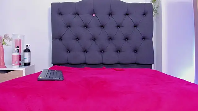 Snapshot of Alyssa_jones chatting on 02-28-25, 06:54 Alyssa jones online show from 02-28-25, 06:54