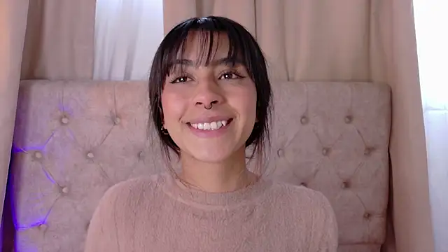 Snapshot of Alyssa_jones chatting on 11-19-25, 01:44 Alyssa jones online show from 11-19-25, 01:44