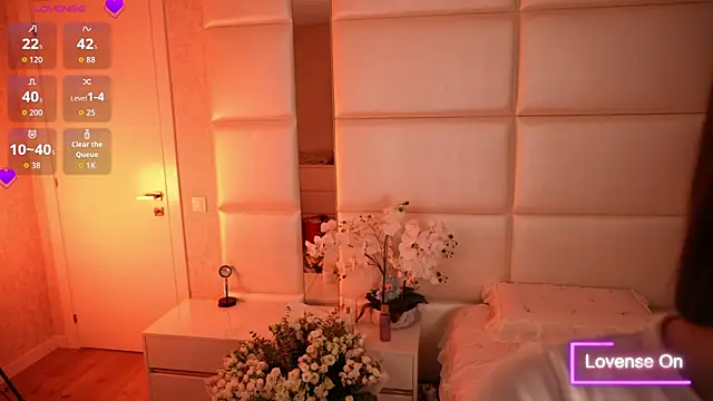 Lilly Colins online show from 10-10-25, 06:18