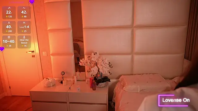 Lilly Colins online show from 11-02-25, 08:11