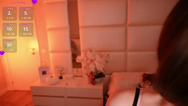 Lilly Colins online show from 11-13-25, 08:30