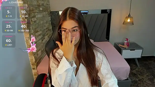 Snapshot of LIANEUMANN chatting on 12-07-24, 07:32 LIANEUMANN online show from 12-07-24, 07:32