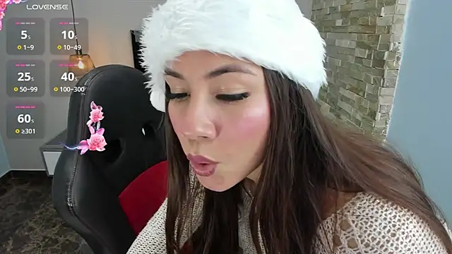 Snapshot of LIANEUMANN chatting on 12-18-24, 10:35 LIANEUMANN online show from 12-18-24, 10:35