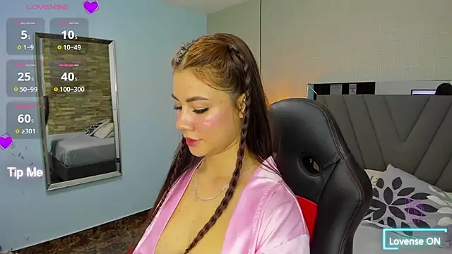 Snapshot of LIANEUMANN chatting on 01-11-25, 10:29 LIANEUMANN online show from 01-11-25, 10:29