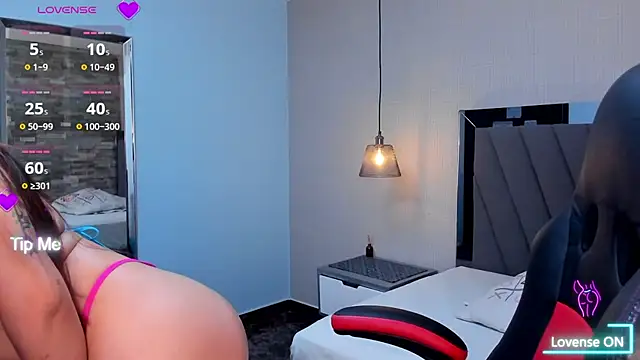 Snapshot of LIANEUMANN chatting on 03-01-25, 10:53 LIANEUMANN online show from 03-01-25, 10:53